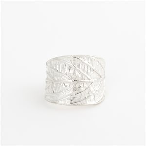 Ludwigia leaf ring in silver