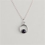 Circle and Pearl Pendant – black pearl