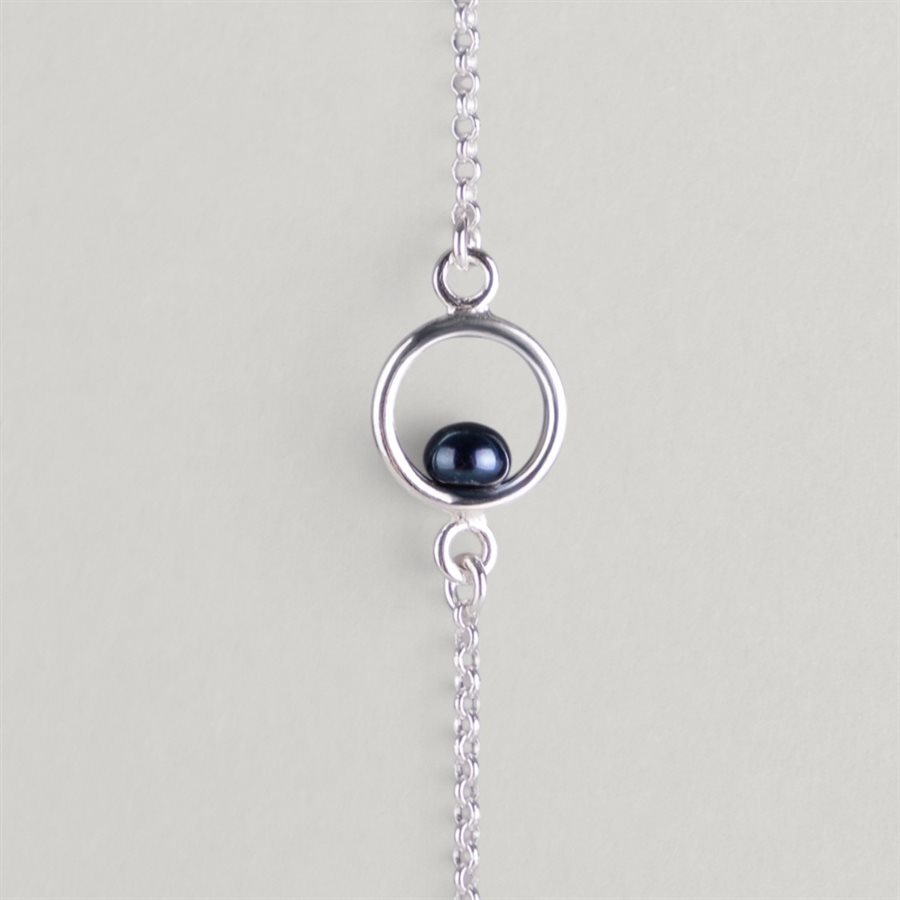 Bracelet Cercle et perle d’eau douce – perle noire – P / M