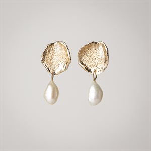 Boucle d'oreille Mini Fauve en argent plaqué or avec perles blanches