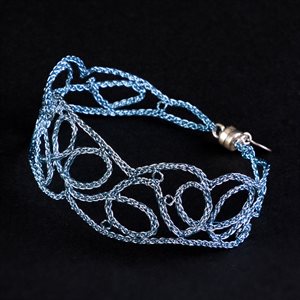 Lace bracelet, model Entrelacs blue
