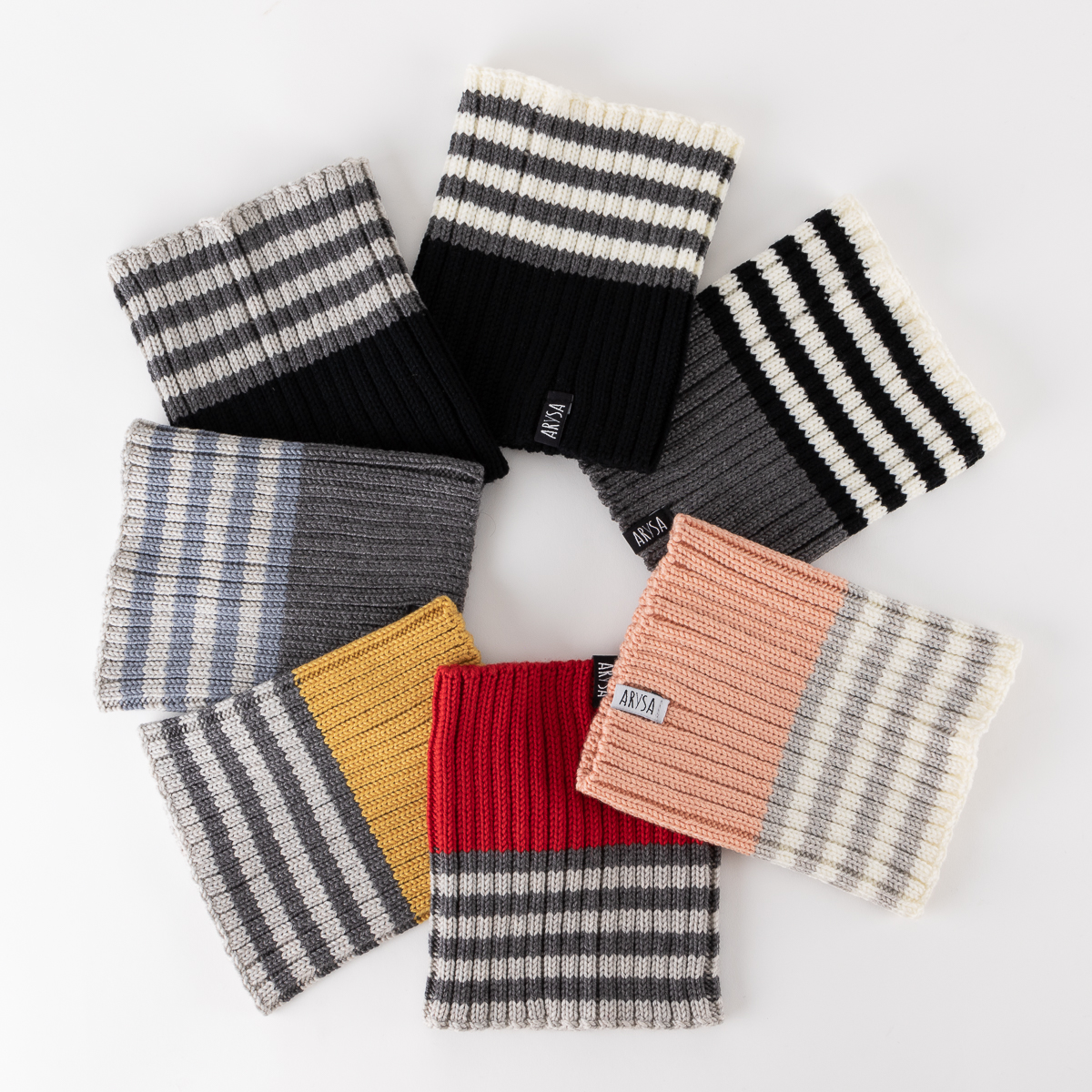 Choix de couleur pour les cache-cou en tricot de la collection 